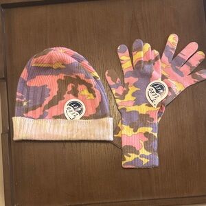 NWT Pink & Purple Camo Beanie and Gloves Set